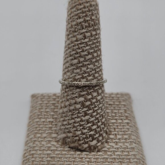 Size 8 Sterling Silver Textured Style Thin Band Ring A2943 - Picture 1 of 6